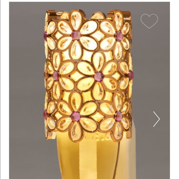 GEMSTONE FLOWERS NIGHTLIGHT
Wallflowers Plug In - Picture 11 of 11